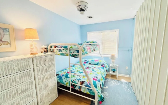 SEA Strand Court 3 #22