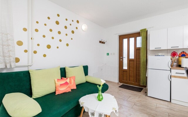 Beautiful Apartment in Mali Losinj With Wifi