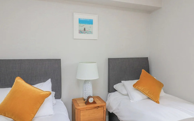 4 The Manor House Hillfield Village
