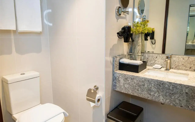 Modern City Stay Near Manila Bay Attractions