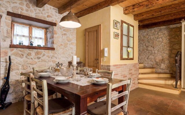 Beautiful Home in Kras With Wifi and 2 Bedrooms