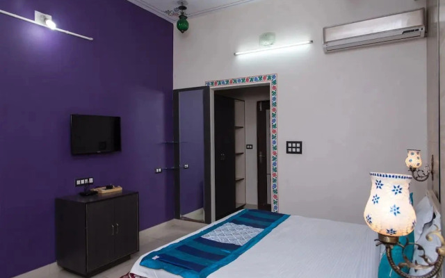 FabHotel Everest International