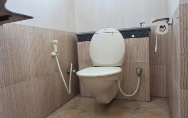 Green Paradise Luxury Suites by OYO Rooms