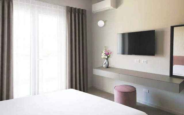 Moon Resort & Spa
