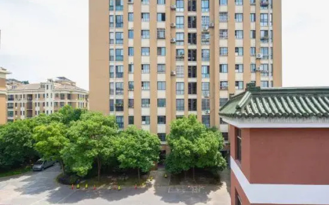 Homeinn Plus Hotel (Huzhou Normal College Meidiya Plaza)