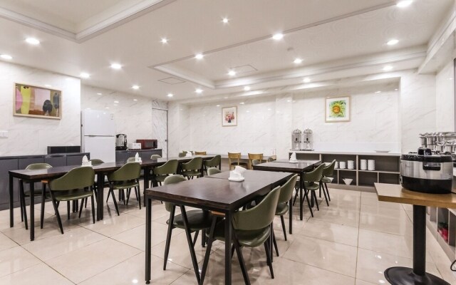 Gallery Hotel