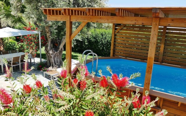 Home With Small Pool Near Athens, Easily Accessible by Public Transport