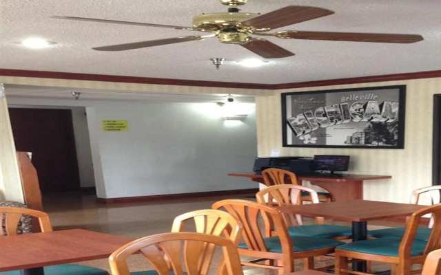 Super 8 By Wyndham Belleville