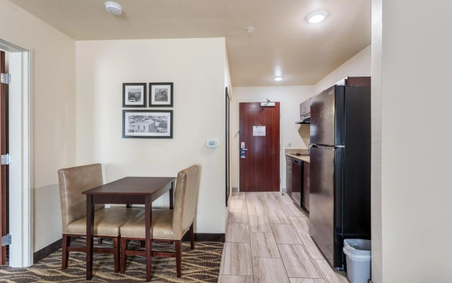 Cobblestone Hotel & Suites - De Pere/Green Bay