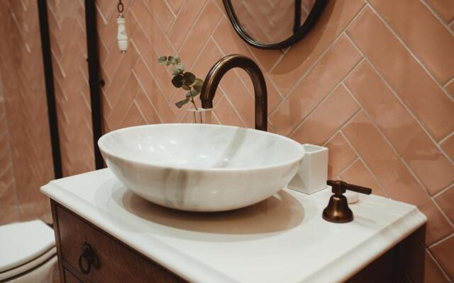 ch1 boutique stays - queen suite
