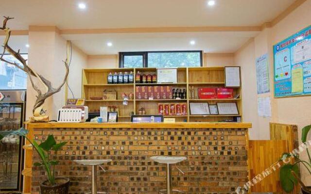 Loushi Hotel