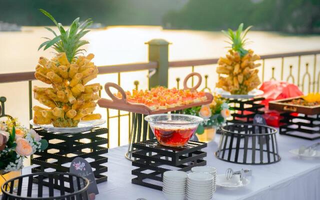 Indochine Premium Halong Bay
