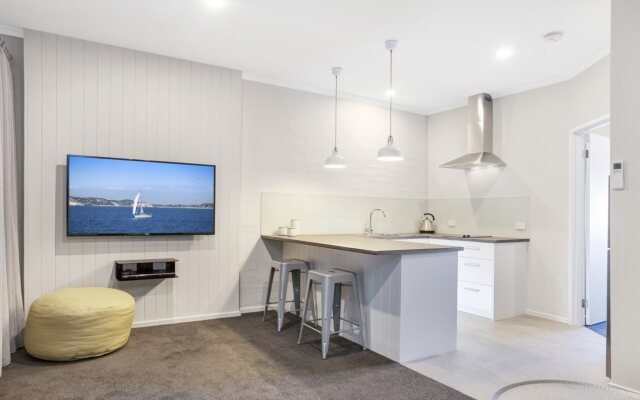 Moonlight Bay Apartments