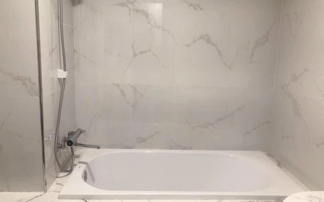 Lotus Hotel & Apartment