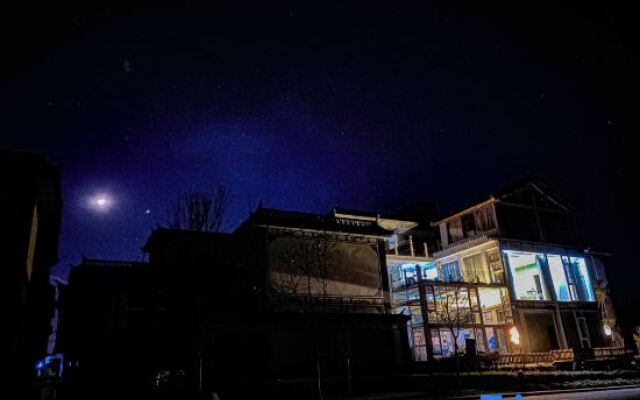 Luoluo Wuchen Lake View Inn