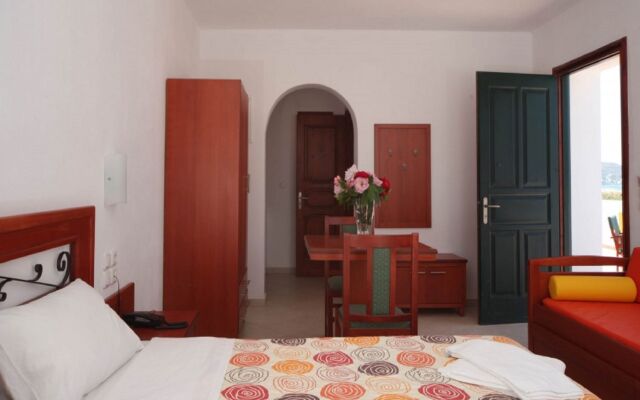 Plaka Hotel II