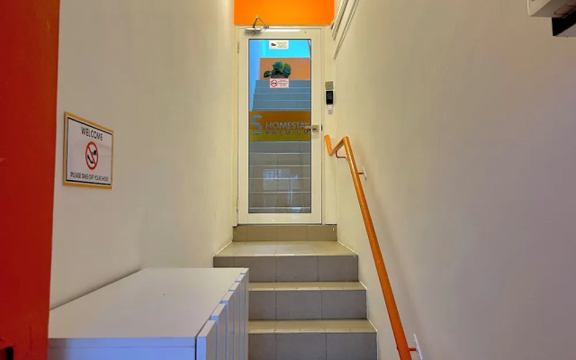 Hotel O S Homestay Premium