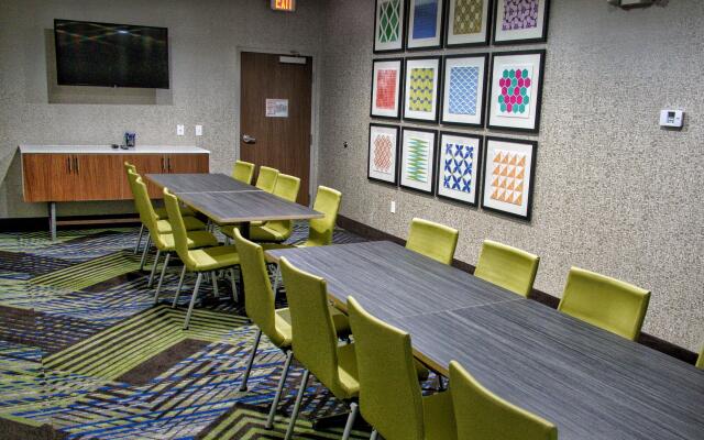 Holiday Inn Express & Suites Moore by IHG