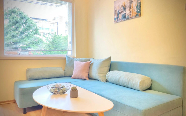 Sunny Central Apartment with TV & Wi-Fi