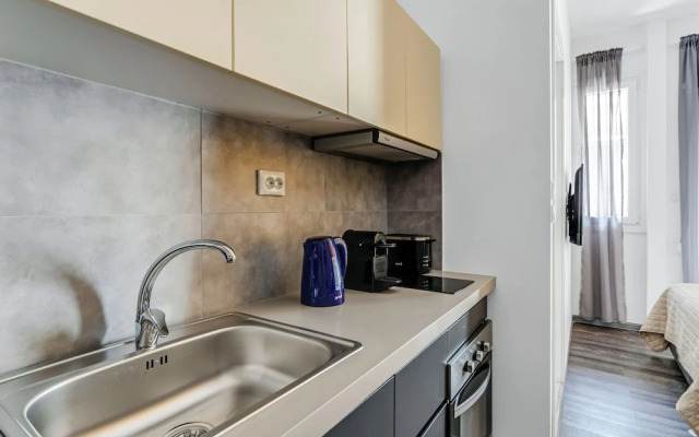 Sanders Center - Nice Studio Apt With Balcony