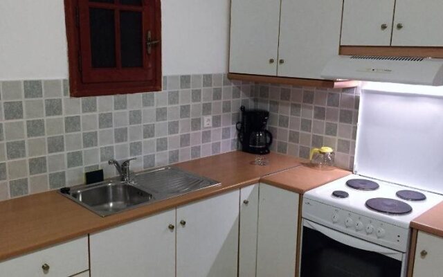 Lambrakis Studios & Apartments