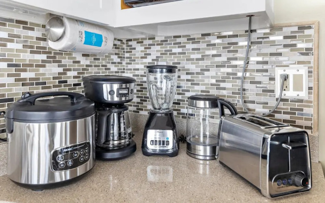 Pacific Monarch - 1 BR - Ocean & City Views