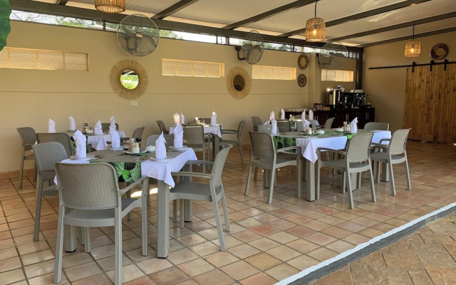 Victoria Falls Oasis Hotel