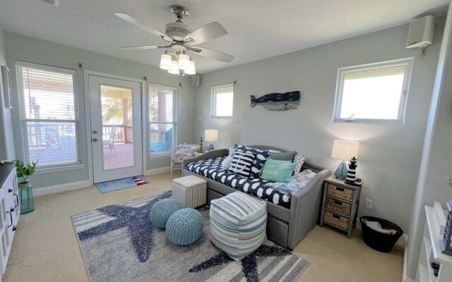 Sea-renity 3 Bedroom Home by Redawning