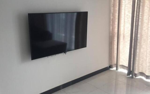 Modern luxury Condo,3 bedroom and 3 bathrooms