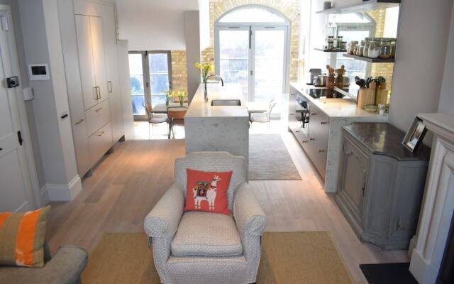 2 Bedroom Garden Flat By Kings Road