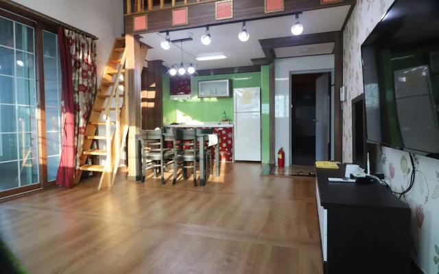 Gyeongju Raspberry Pension