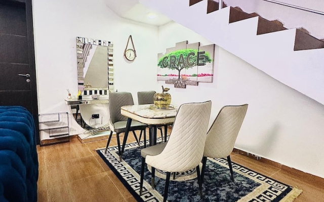 Luxury 4BR Retreat