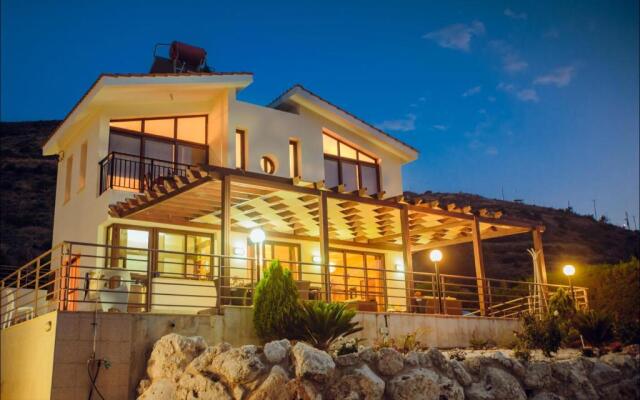Kallinousa Beach Villa