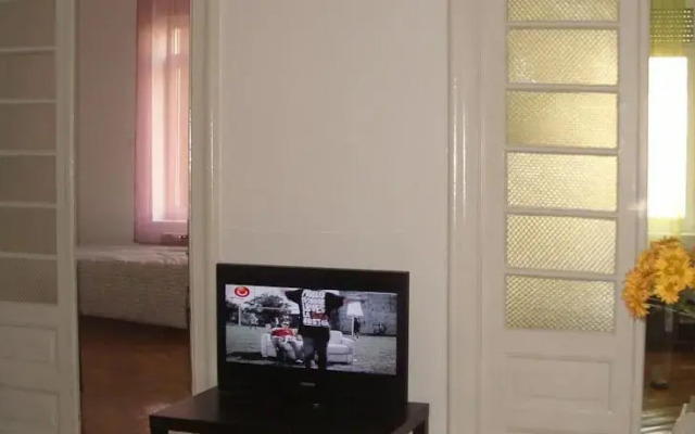 Petit Paris Hostel