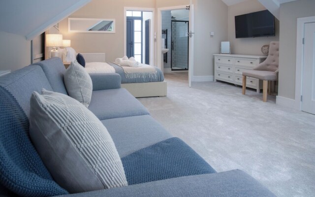 The Hideaway - 2 Bed Holiday Home - Little Haven