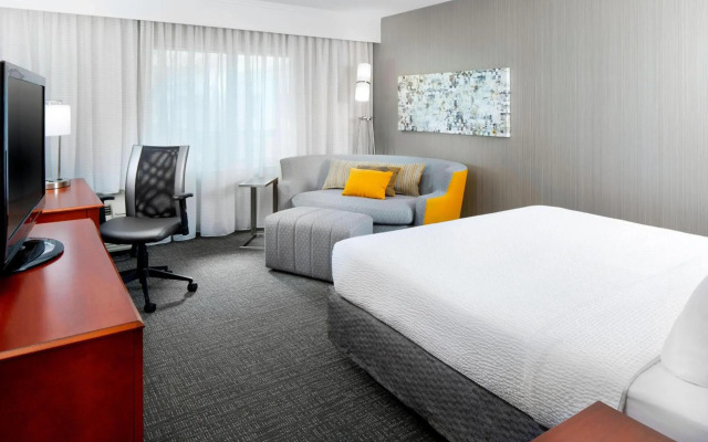 Courtyard by Marriott Edison Woodbridge