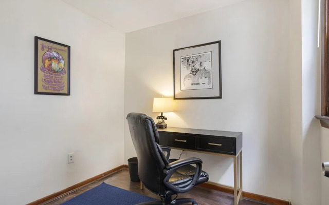 Halsey Haven - Center Of Downtown Arts District 2 Bedroom Apts by RedAwning