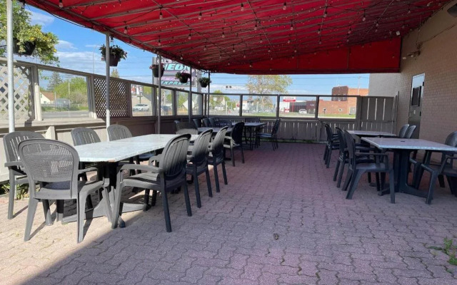 Travelodge By Wyndham Winnipeg Airport