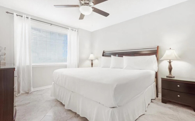 2br/2ba Sleeps 8, Beachfront w/ Pool