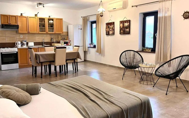 Apartments and Room Maro