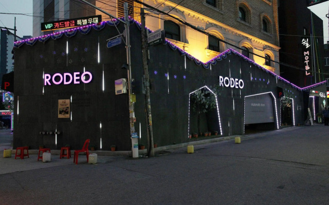 Sungshin Women's University Brown dot