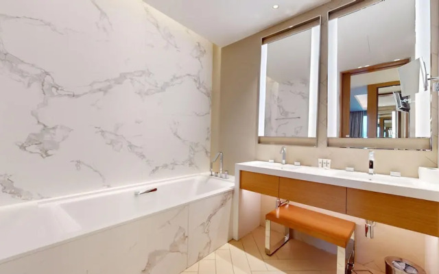 Downtown - Address Residences Opera T1 1603