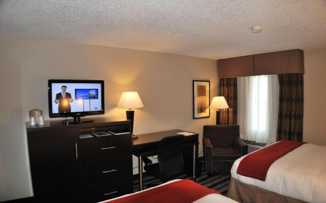 Holiday Inn Express W-I40/Whitebridge Road, an IHG Hotel