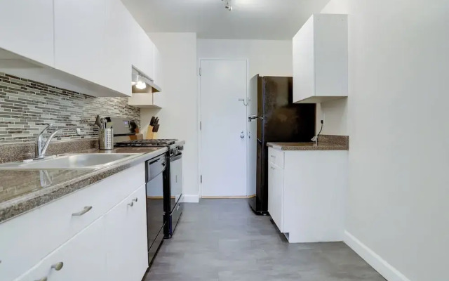 Contemporary Studio by Barton Park