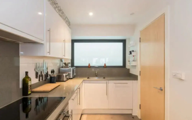 Beautiful Duplex Flat, sleeps 6, close to tube