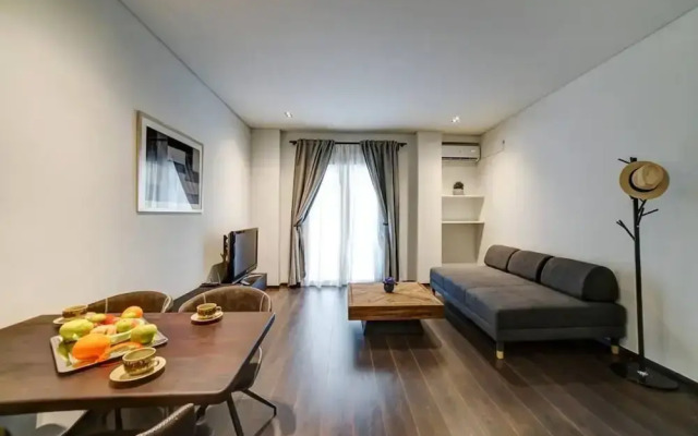 Classy and Stylish Apartment Next to Hilton