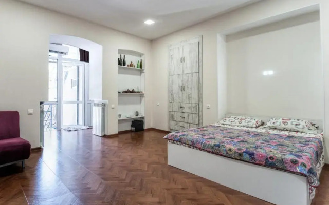 White Apartment Old Tbilisi