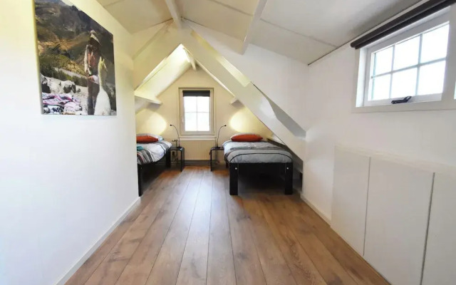 Luxury Holiday Home in Oostvoorne by the Lake