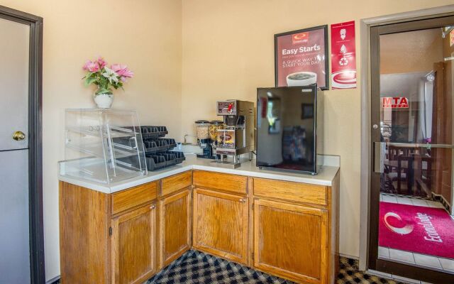 Econo Lodge Junction City I-70 Near Fort Riley