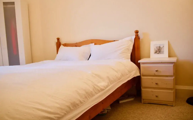 2 Bedroom Bruntsfield Apartment